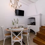 Kiki House